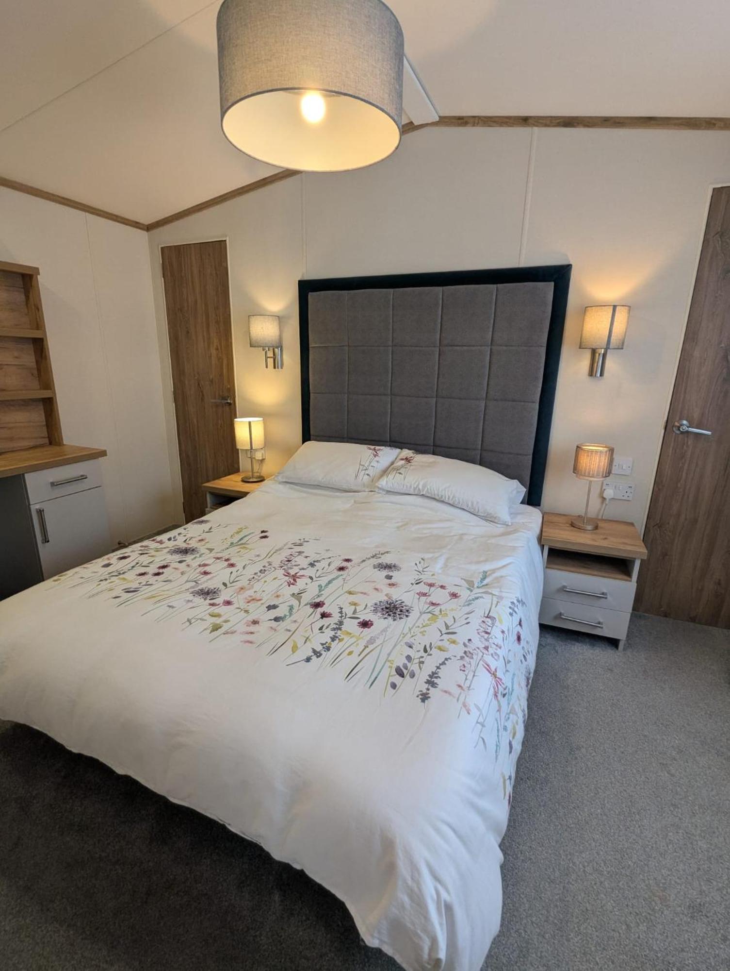 Spacious Comfortable Holiday Home With Unique Layout On 5 Star Shorefield Holiday Park Милфорд он Сий Екстериор снимка